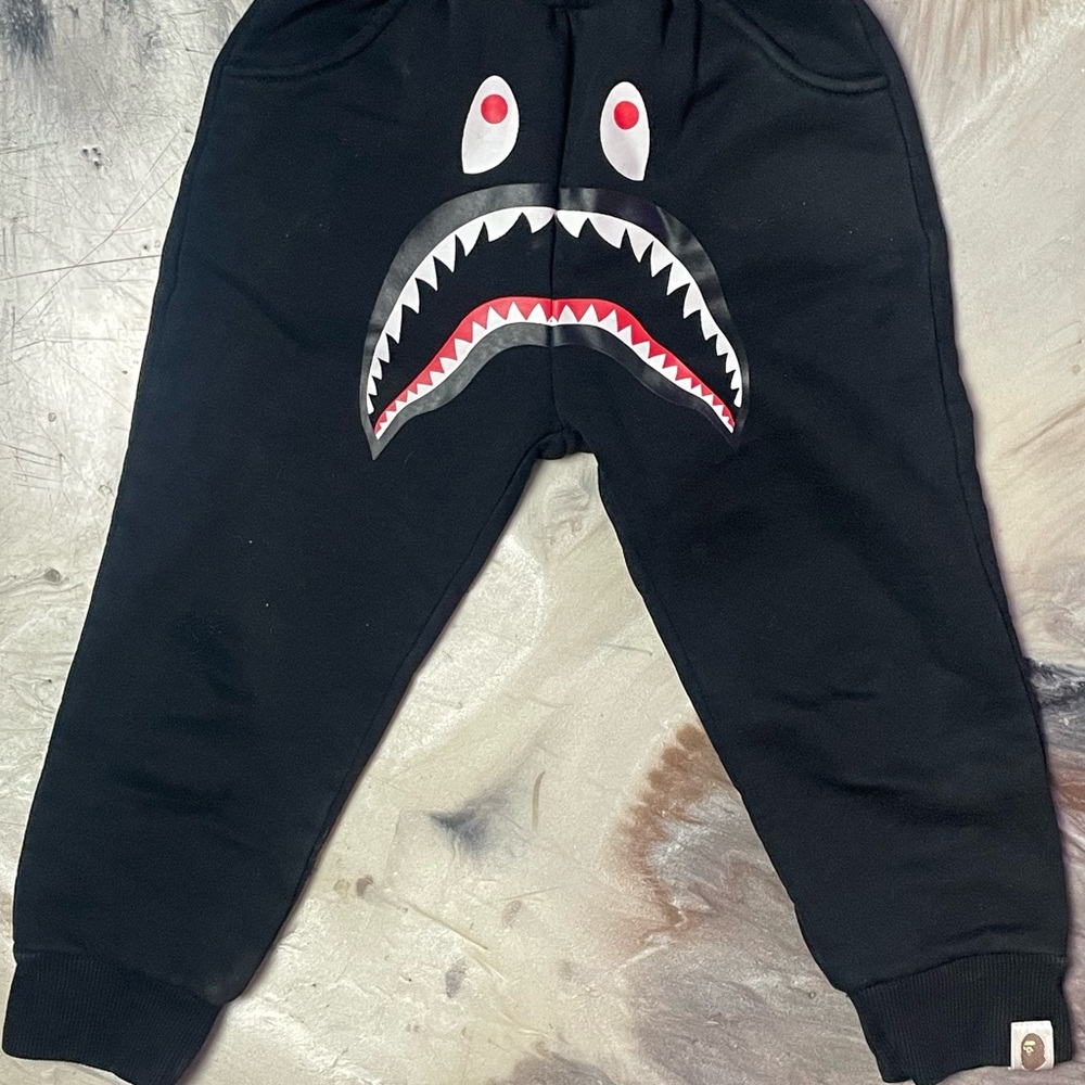 BAPE Kids heavyweight Black joggers. kids 4/5. Good cond. Missing drawstring.